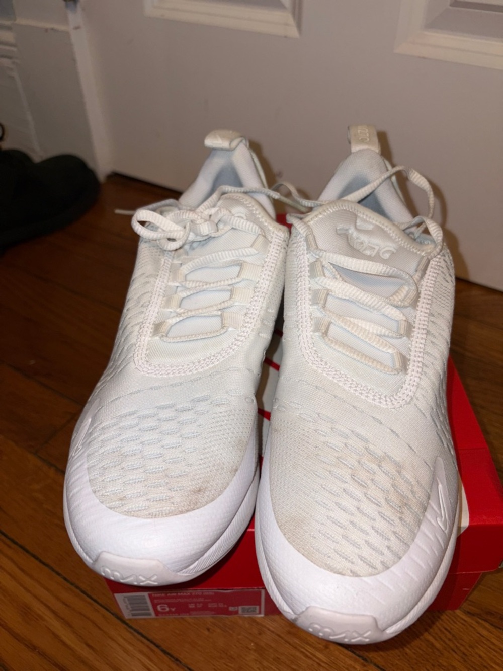 White Nike Airmax 270